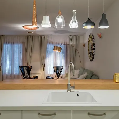 Carnation 스플리트