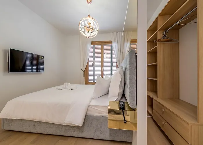 Carnation Apartman *